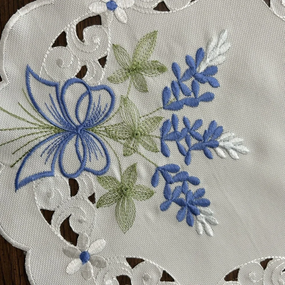 White Embroidered Floral Doily Blue‎ Green Outwork Scallop Border 11